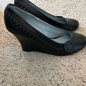 CL by laundry, black women’s wedged round toe wedge heel. Size 9.